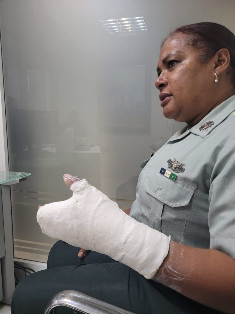 Agentes DIGESETT aparecen con yesos y 'chichones'