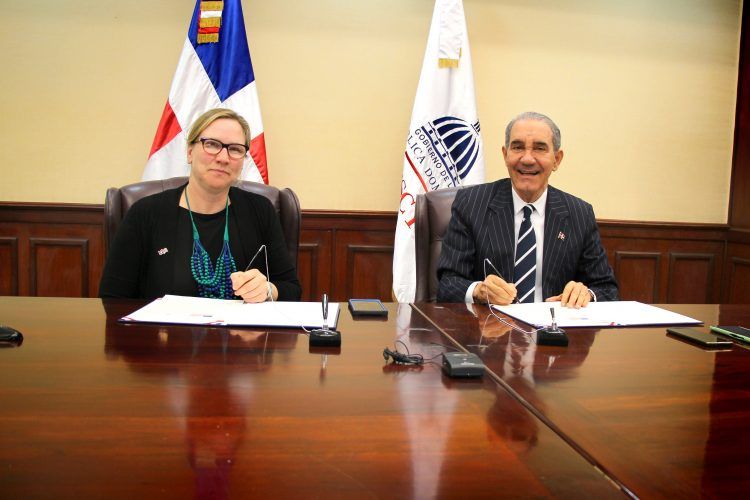 Embajada EE.UU. y MESCyt renuevan acuerdo de becas Fulbright