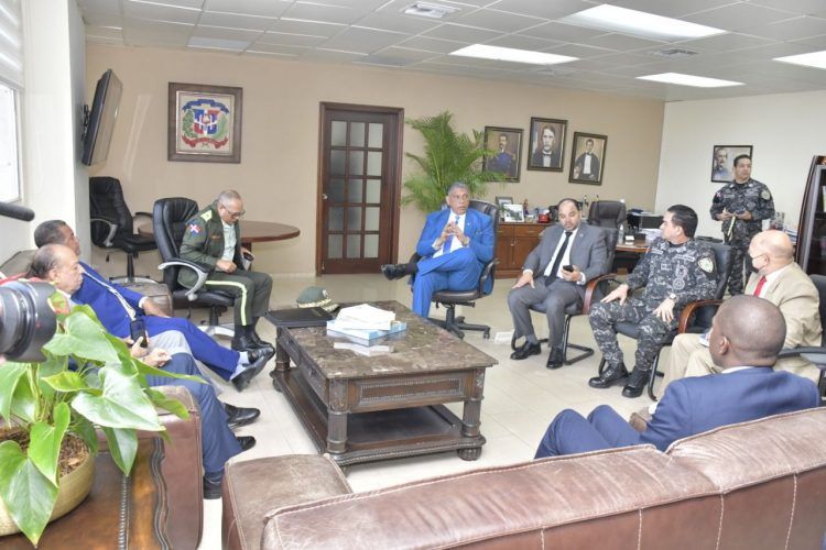 Instituciones en entrega vehículos retenidos en Canódromo