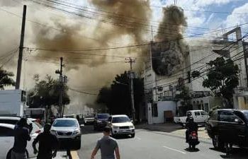 Un incendio consumió las instalaciones del Canal Del Sol y dejó al menos un muerto y otros cuatro heridos, según informes hasta el momento. 