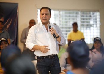 Abel Martinez en reunion