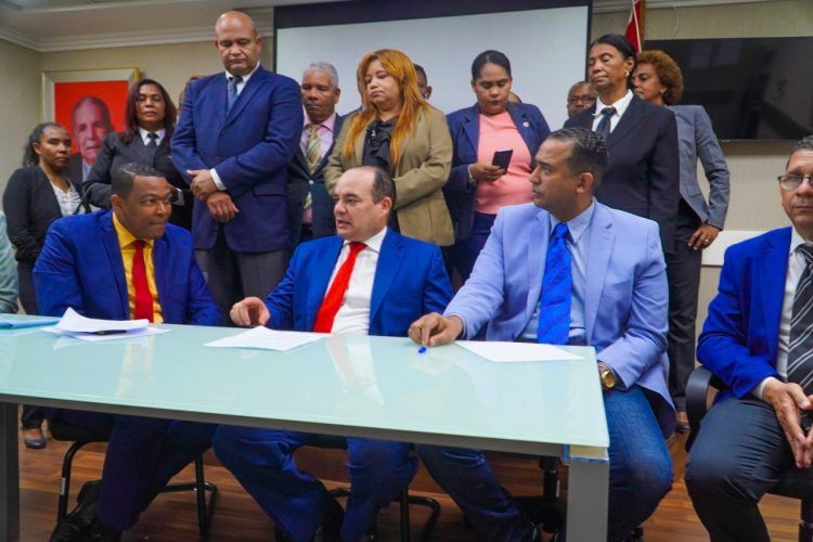 Propone proyecto para fijar por 4 años el procurador