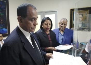 Acusan a Miguel Vargas de tener secuestrado al PRD