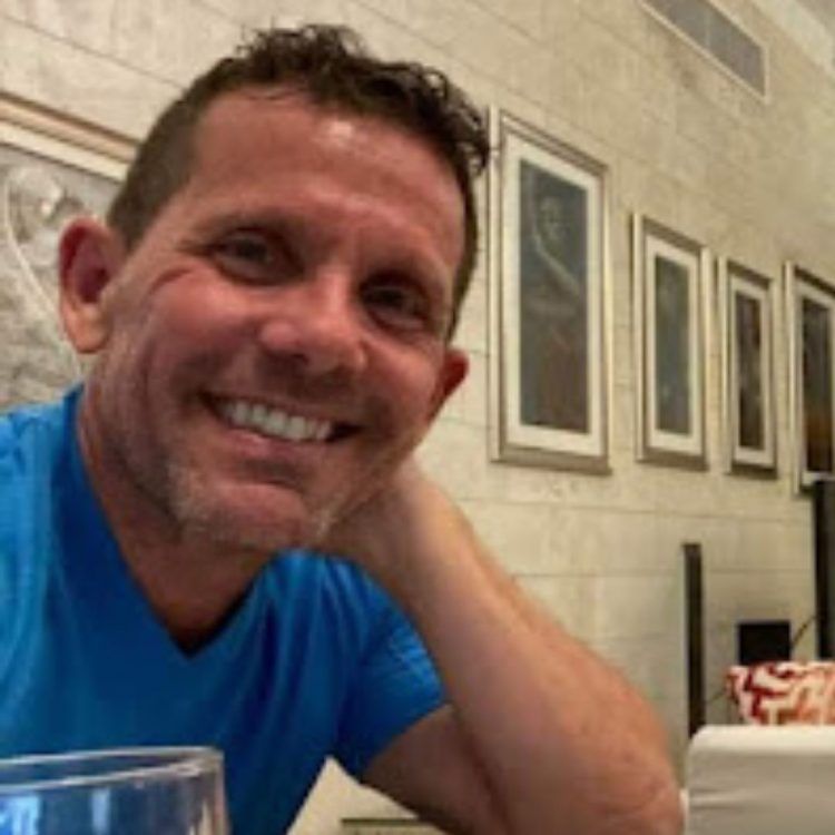 La Policía Nacional informó este viernes que fueron arrestados los presuntos acusados del homicidio del estadounidense Jeffrey Richard Mcmahon, quien fue ultimado con un arma blanca en Casa de Campo, La Romana. 