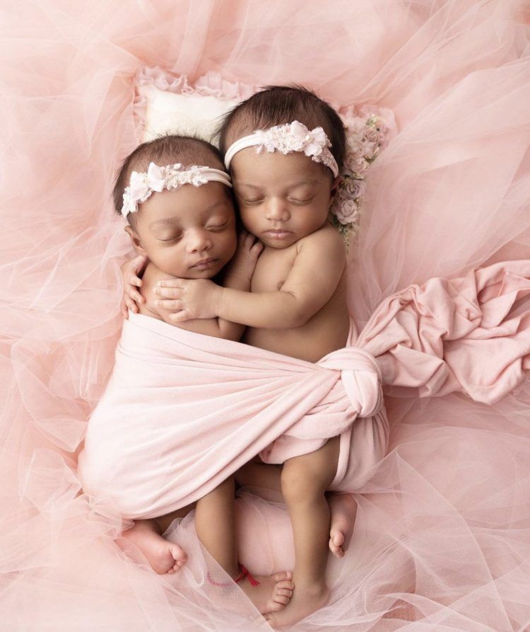Circulan las primeras fotografías de las gemelas de Amara la Negra