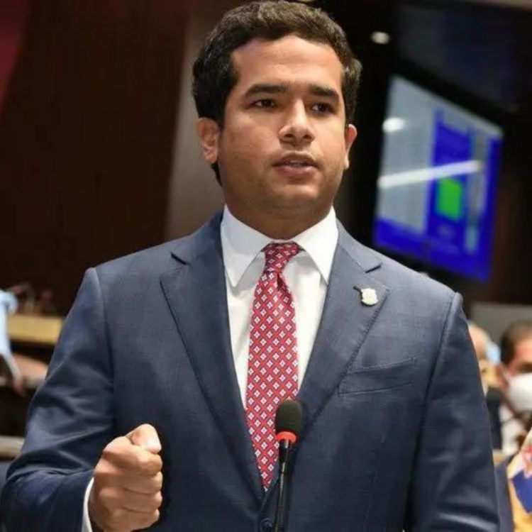 Omar Fernandez entre los preferidos para la senaduría DN