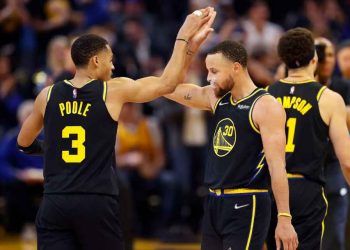 Doble-doble de Stephen Curry en el Juego 1 ante Mavericks