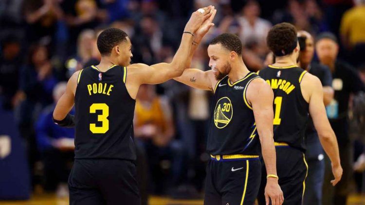 Doble-doble de Stephen Curry en el Juego 1 ante Mavericks