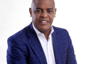 Economista dice la vieja política se llevó millones de sueños de la gente