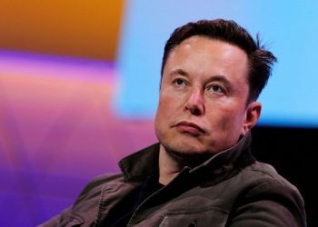 Elon Musk paraliza la compra de Twitter
