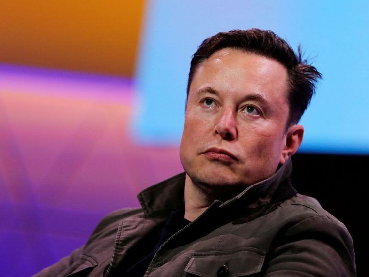 Elon Musk paraliza la compra de Twitter