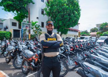 Gobierno entrega vehículos equipados a la DNCD