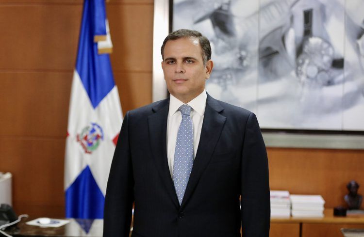 Hacienda justifica RD$65 MM para almuerzo de 1,187 empleados