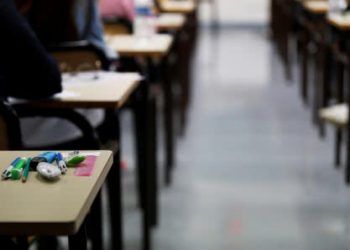 Profesor es acusado de violar 11 estudiantes, profesora y conserje