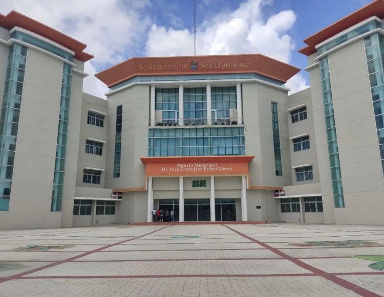 ASDE cancela empleados que golpearon envejeciente por lanzar basura