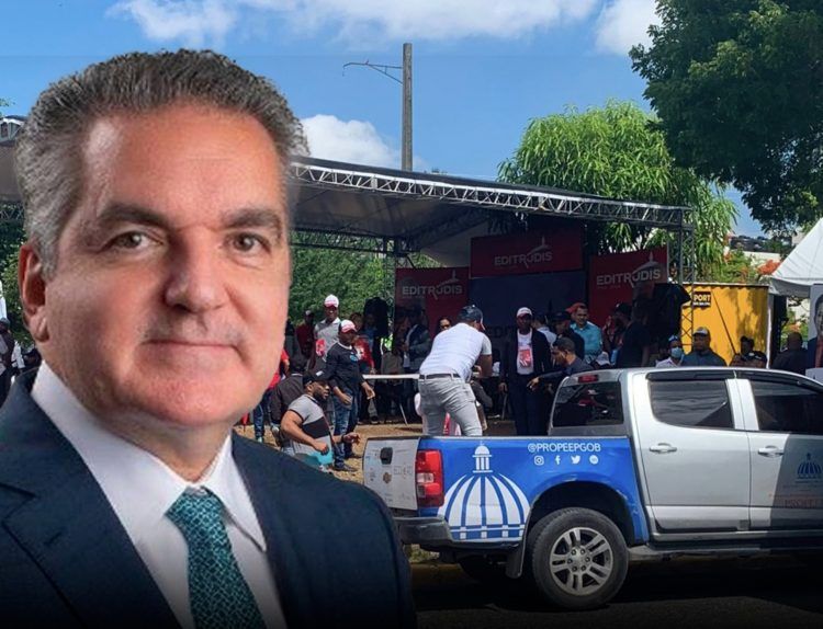 Camioneta Propeep entrega insumos para candidato UASD