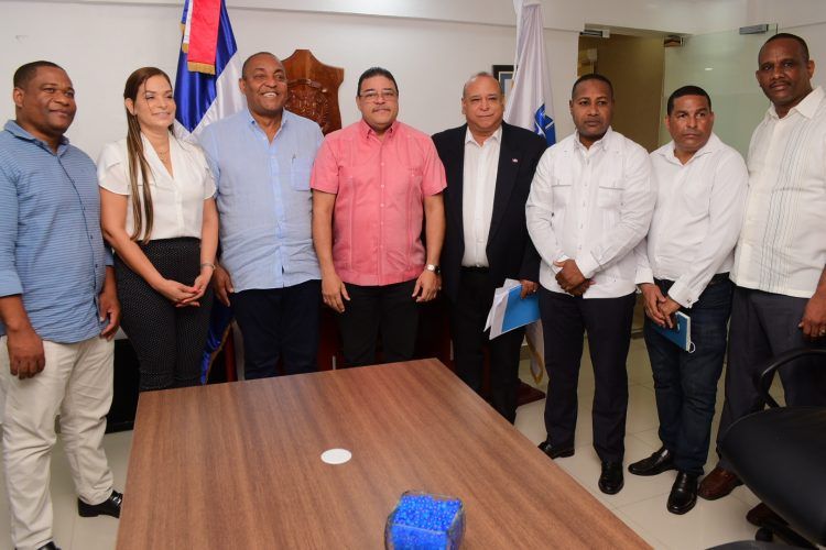 Santo Domingo Oeste recibe equipos deportivos