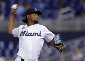 Edward Cabrera logra su primera victoria en Grandes Ligas