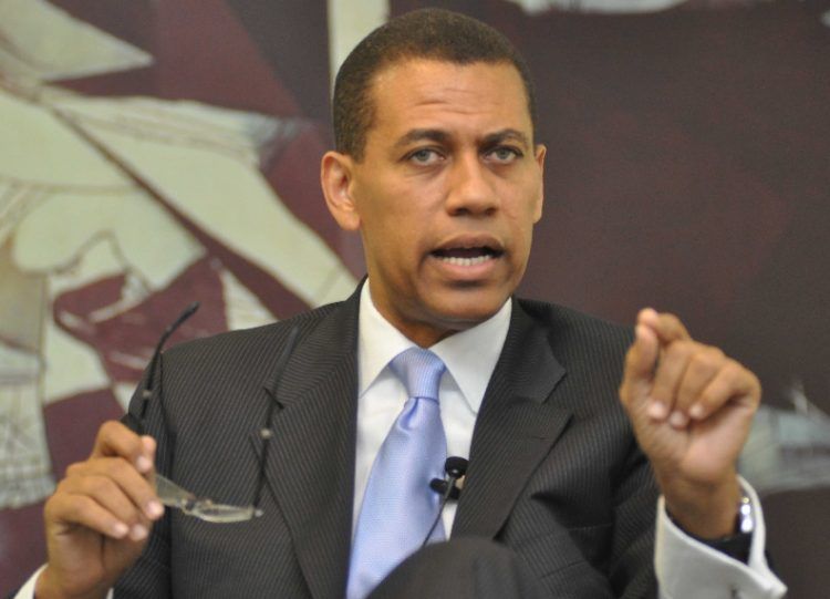 Guido Gómez como oponente de Abinader; lo reta un debate