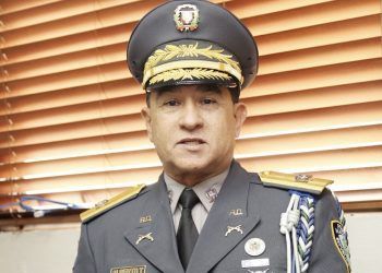 PN obligaría a agentes a ir a la iglesia "y mandar fotos"