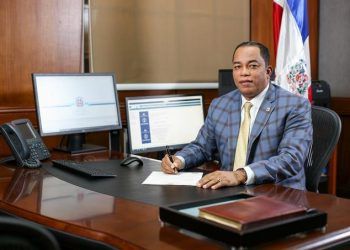 Contralor RD ¡En conflicto con la justicia por falta de acción!