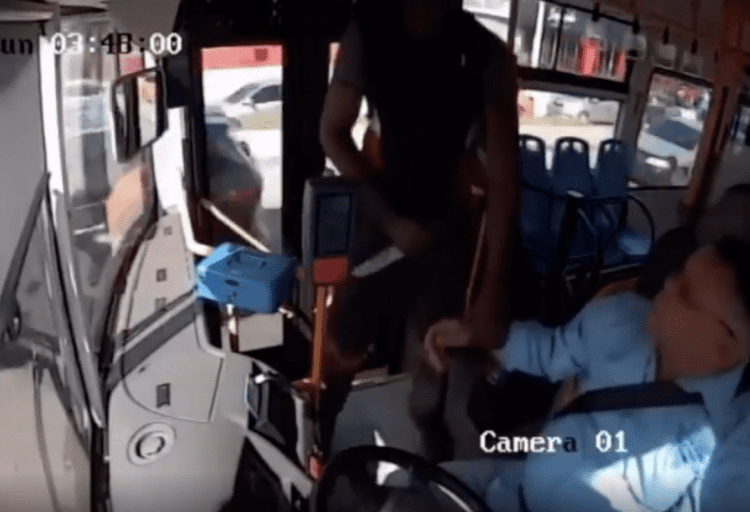 ¡De día y con chuchillo! Asaltan conductor ruta Charles de Gaulle