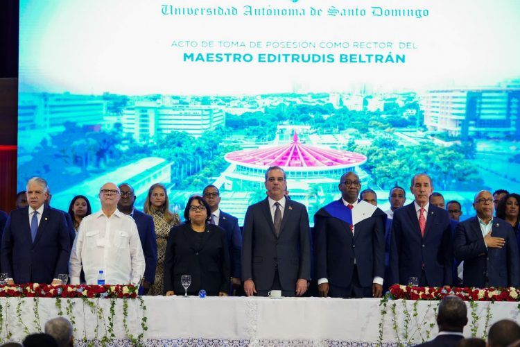 Abinader primer presidente que asiste a juramentación de rector UASD