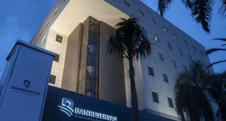 Valija robada en parqueo de banco contenía más de RD$3,000,000