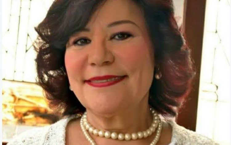 Asaltan a periodista y tuvo que entregar tenis para ser liberada