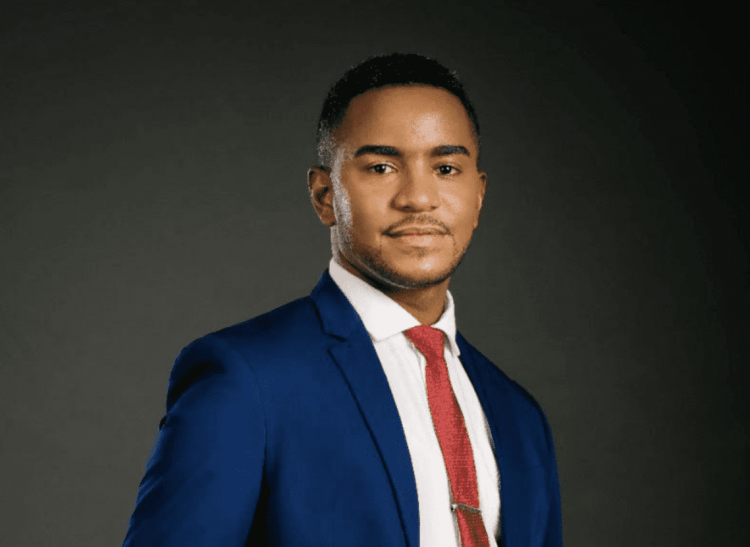 Alcides Nova, Perfil Financiero