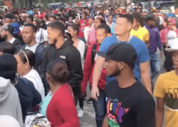 Caos en feria de empleos en la Barrick Gold