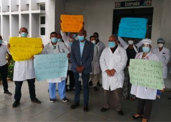 Hospitales y Clínicas se unen en protesta con CMD