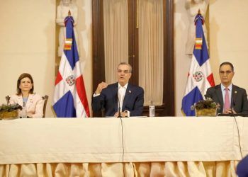 Ejecutivo aumenta cobertura gastos médicos catastróficos en Senasa