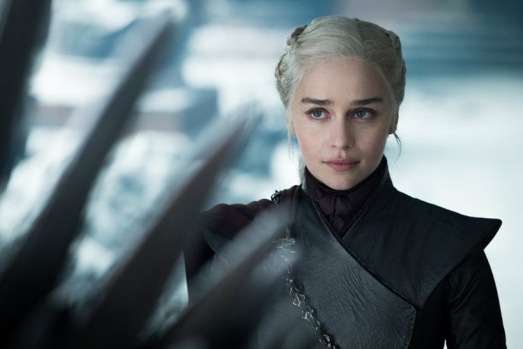 Emilia Clarke sufrió dos aneurisma mientras rodaba juego