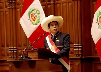 Investigan presidente de Perú tras supuesto tráfico de influencias