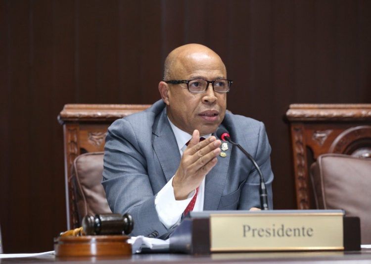 Pacheco a Lila: “Si no hay sesiones formales, podemos ir sin corbatas y chaquetas“