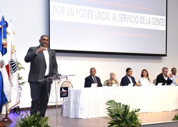 Luis Abinader participa en actividad realizada por MIP