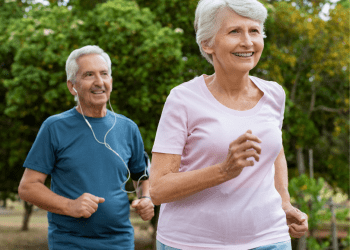 Deportes que pueden realizar los mayores en el calor del verano