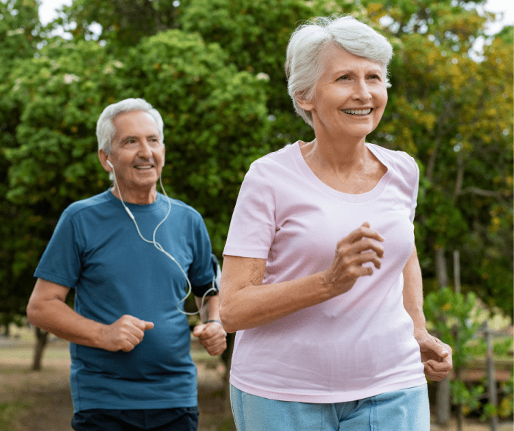 Deportes que pueden realizar los mayores en el calor del verano