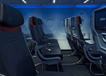 ¡De dejar esperando a poner vuelos baratos! JetBlue pide disculpas a clientes