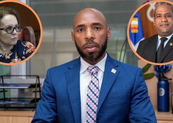 "Por hurgar expedientes de otro procurador" remueven y suspenden al inspector del MP