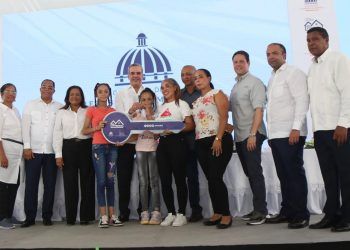 Abinader entrega 300 apartamentos en "Mi Vivienda Hato Nuevo"