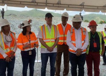 Abinader habla con mineros atrapados en Maimón