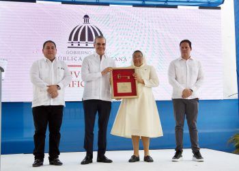 Abinader y MIVED hacen entrega de Hospital Docente Padre Billini