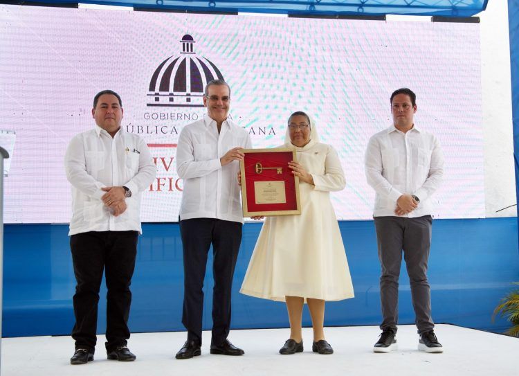 Abinader y MIVED hacen entrega de Hospital Docente Padre Billini