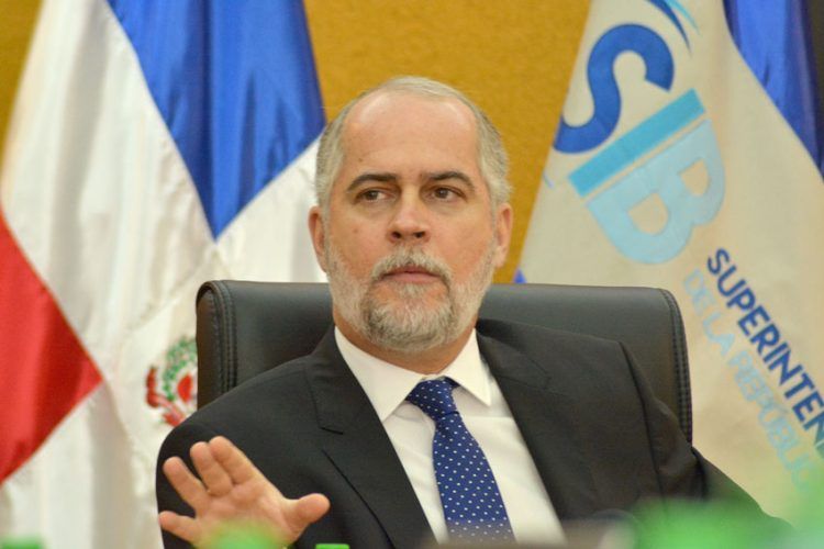 Alejandro Whippe aparece con aumento salarial de RD$999,970 a RD$1,145,183