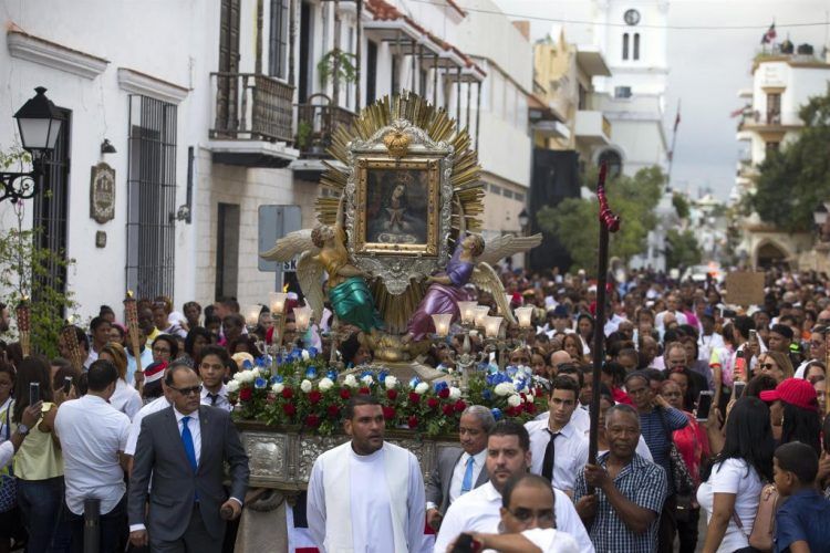 Católicos celebran hoy coronación de la Virgen de La Altagracia 