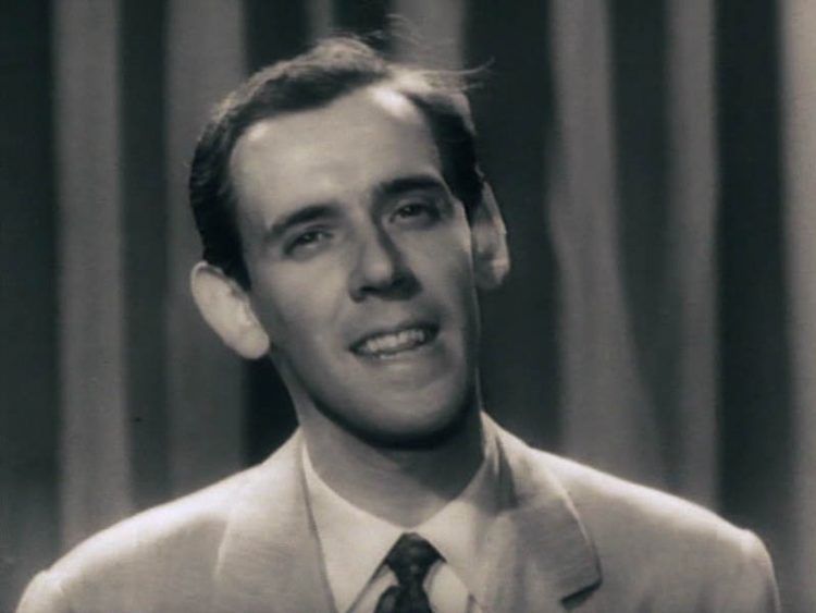 Con 96 años fallece actor de cine y teatro italiano Enzo Garinei