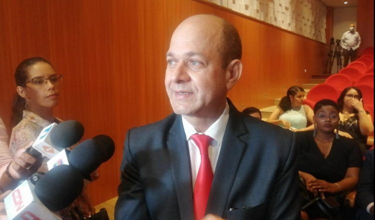 Destituyen al director del Moscoso Puello