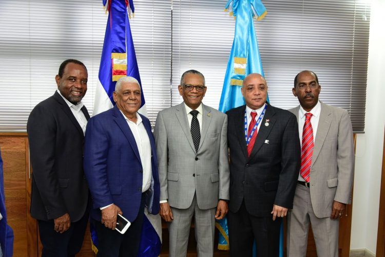 Dirigentes PRM visitan directivo de Migración